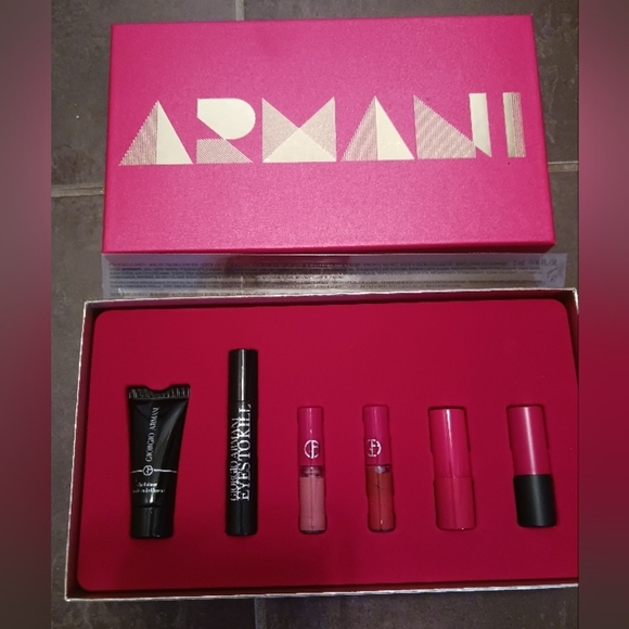 Giorgio Armani Other - New Armani  travel makeup kit